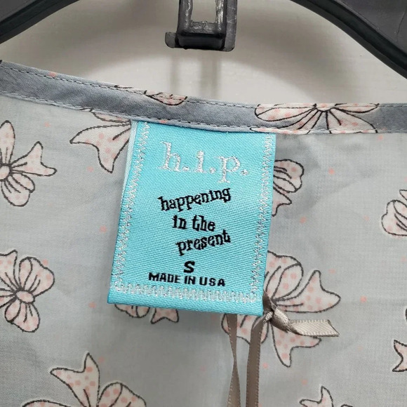 H.I.P Happening in the Present Woman's Sheer Blue Bow Print Tank NWT Size S - Picture 3 of 5